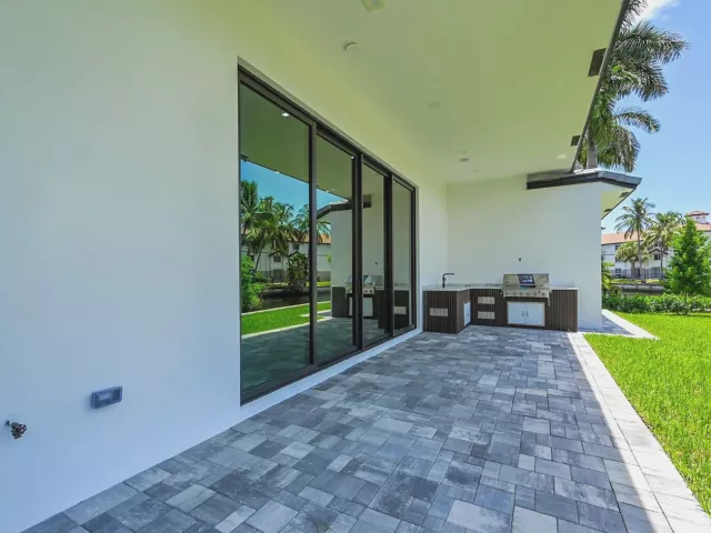3-bedroom home for sale in Fort Lauderdale - 656 NW 21st Street - MondialRealty