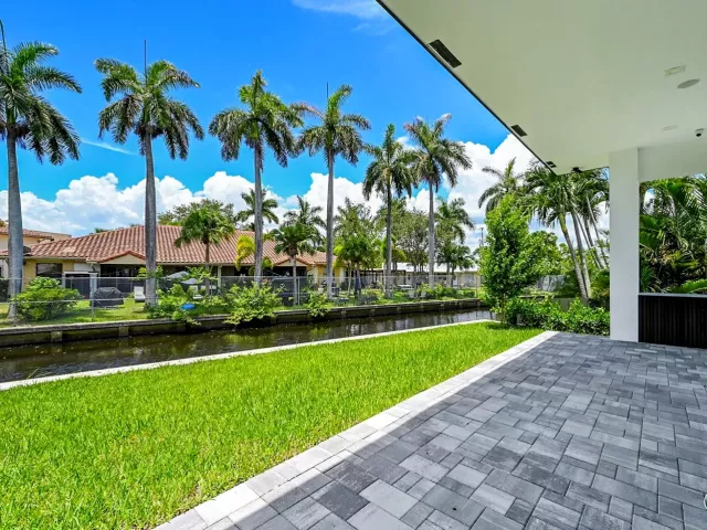 3-bedroom home for sale in Fort Lauderdale - 656 NW 21st Street - MondialRealty