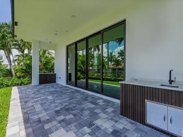 3-bedroom home for sale in Fort Lauderdale - 656 NW 21st Street - MondialRealty