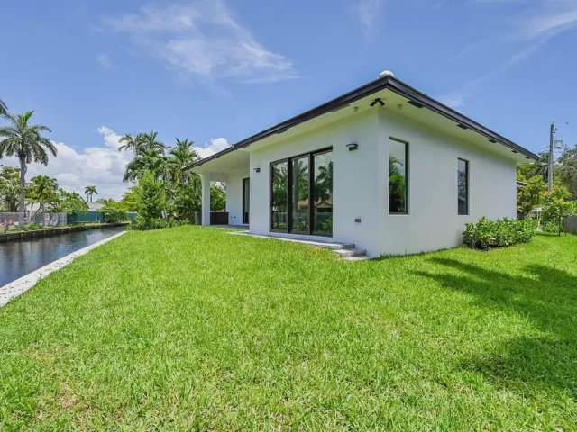 3-bedroom home for sale in Fort Lauderdale - 656 NW 21st Street - MondialRealty