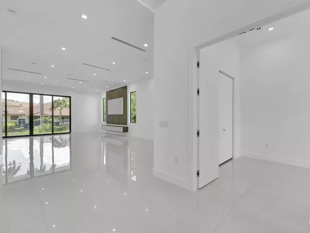 3-bedroom home for sale in Fort Lauderdale - 656 NW 21st Street - MondialRealty