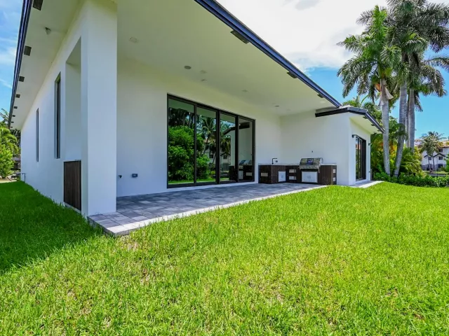 3-bedroom home for sale in Fort Lauderdale - 656 NW 21st Street - MondialRealty