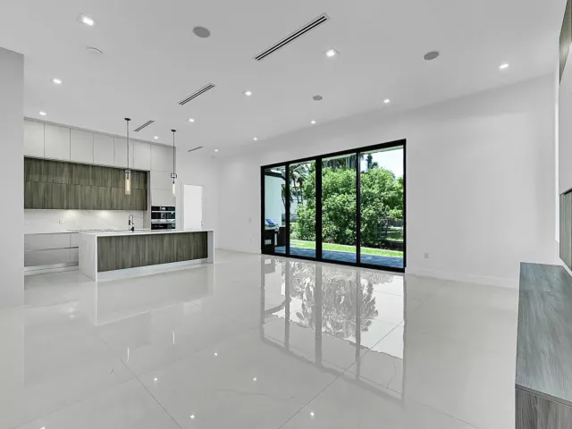 3-bedroom home for sale in Fort Lauderdale - 656 NW 21st Street - MondialRealty