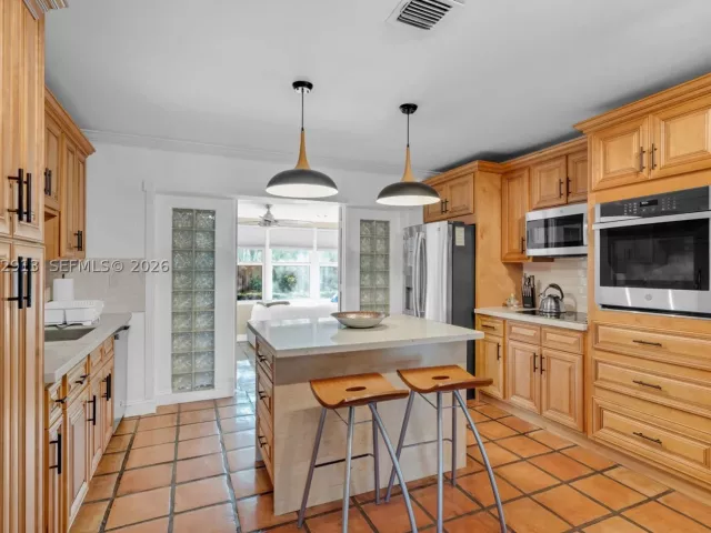3-bedroom home for rent in Wilton Manors - 100 NE 26th Dr 100 - MondialRealty