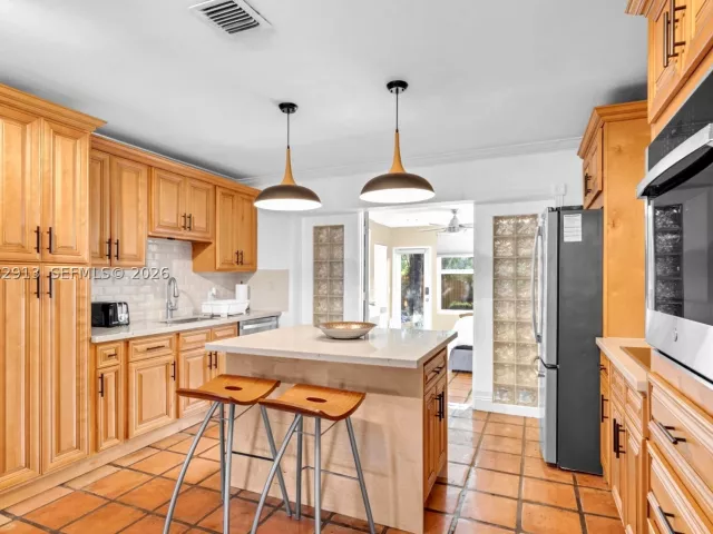 3-bedroom home for rent in Wilton Manors - 100 NE 26th Dr 100 - MondialRealty