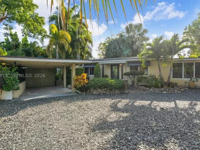 3-bedroom home for rent in Wilton Manors - 100 NE 26th Dr 100 - MondialRealty