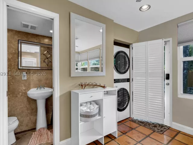 3-bedroom home for rent in Wilton Manors - 100 NE 26th Dr 100 - MondialRealty