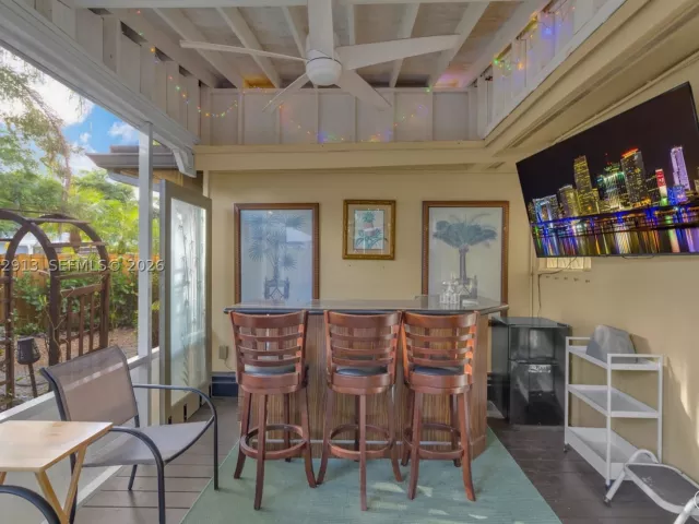 3-bedroom home for rent in Wilton Manors - 100 NE 26th Dr 100 - MondialRealty