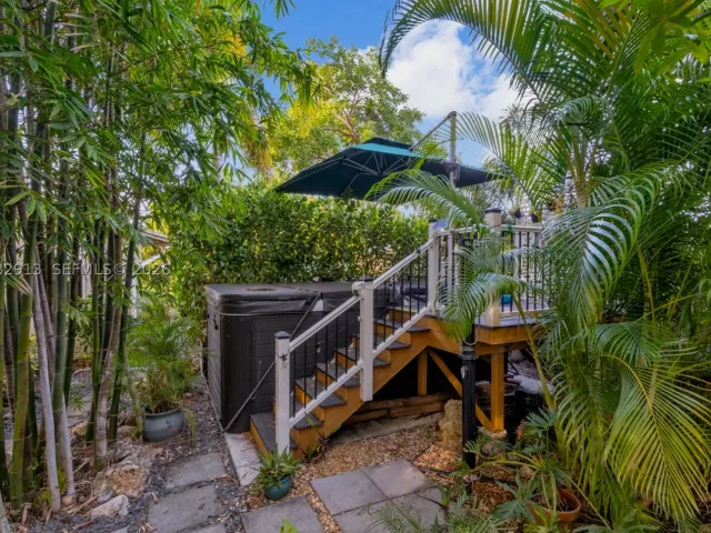 3-bedroom home for rent in Wilton Manors - 100 NE 26th Dr 100 - MondialRealty