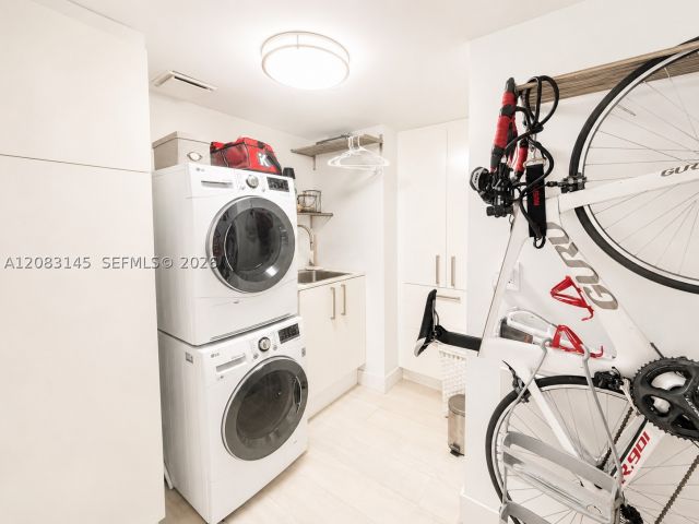 2-bedroom condo for rent in Key Biscayne - 151 Crandon Blvd 405 - MondialRealty
