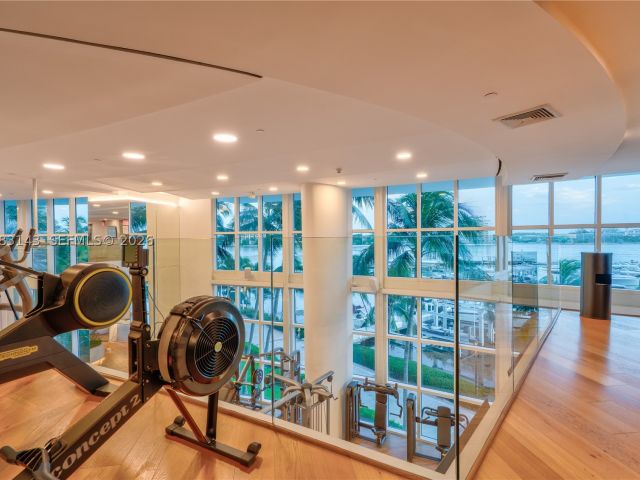 3-bedroom condo for rent in Miami Beach - 1000 S Pointe Dr 2202 - MondialRealty