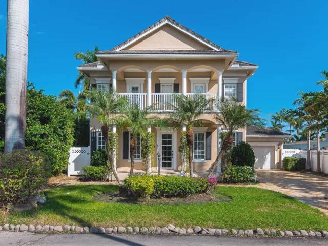 5-bedroom home for rent in Fort Lauderdale - 514 SOLAR ISLE Drive - MondialRealty