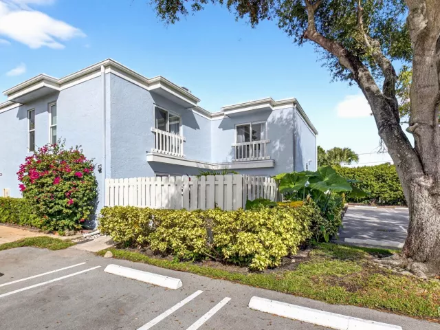 2-bedroom home for rent in Delray Beach - 1010 NE 8th Avenue 39G - MondialRealty