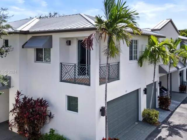 3-bedroom home for rent in Pompano Beach - 712 SE 2nd Street - MondialRealty