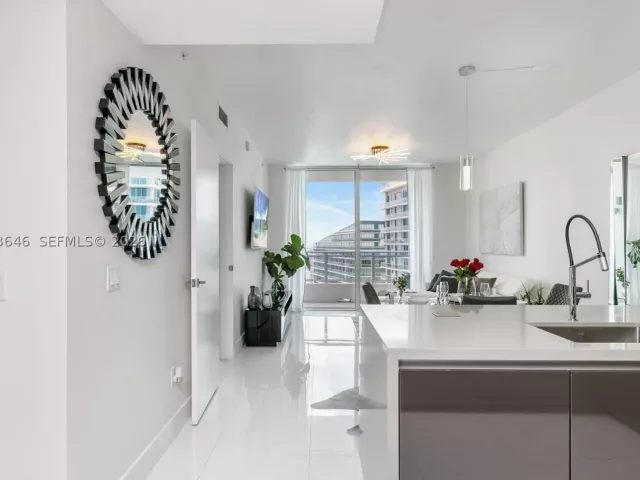 1-bedroom condo for rent in Miami - 1080 Brickell Ave 3803 - MondialRealty