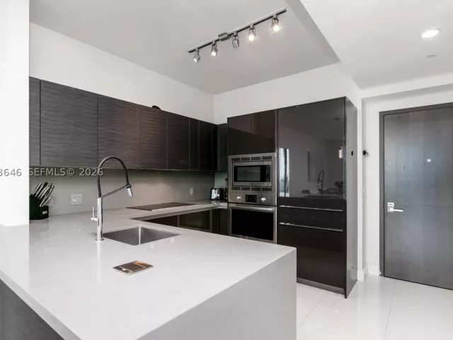 1-bedroom condo for rent in Miami - 1080 Brickell Ave 3803 - MondialRealty