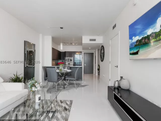1-bedroom condo for rent in Miami - 1080 Brickell Ave 3803 - MondialRealty