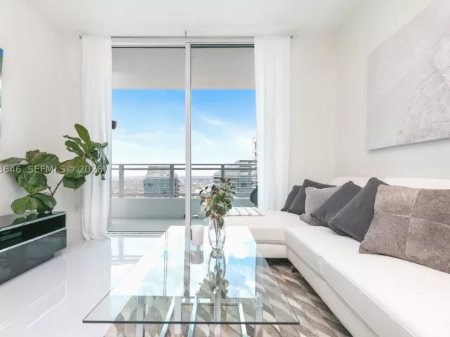 1-bedroom condo for rent in Miami - 1080 Brickell Ave 3803 - MondialRealty