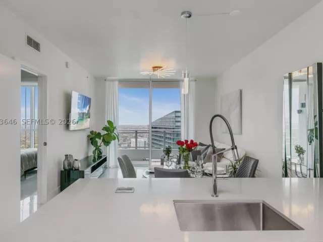 1-bedroom condo for rent in Miami - 1080 Brickell Ave 3803 - MondialRealty