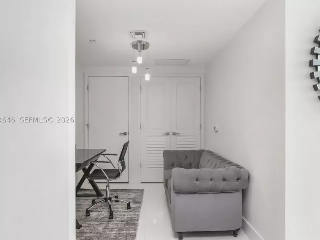 1-bedroom condo for rent in Miami - 1080 Brickell Ave 3803 - MondialRealty