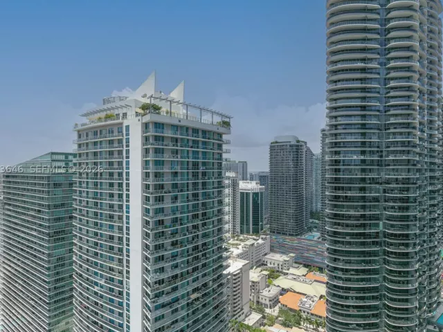1-bedroom condo for rent in Miami - 1080 Brickell Ave 3803 - MondialRealty