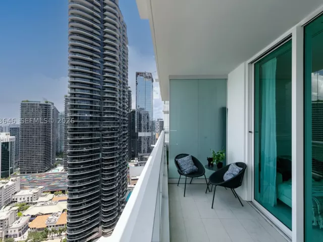 1-bedroom condo for rent in Miami - 1080 Brickell Ave 3803 - MondialRealty
