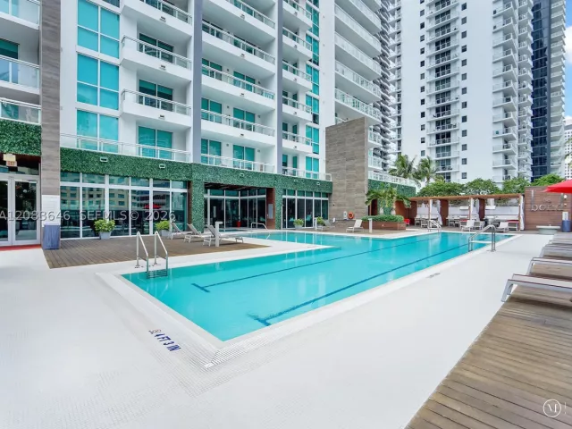 1-bedroom condo for rent in Miami - 1080 Brickell Ave 3803 - MondialRealty
