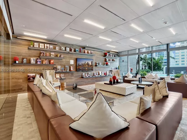 1-bedroom condo for rent in Miami - 1080 Brickell Ave 3803 - MondialRealty