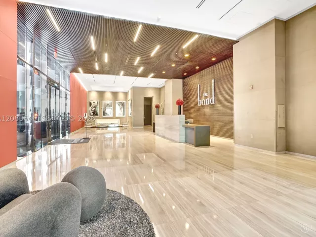 1-bedroom condo for rent in Miami - 1080 Brickell Ave 3803 - MondialRealty