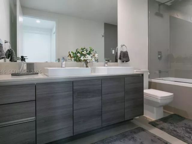 1-bedroom condo for rent in Miami - 1080 Brickell Ave 3803 - MondialRealty
