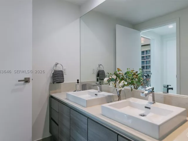 1-bedroom condo for rent in Miami - 1080 Brickell Ave 3803 - MondialRealty