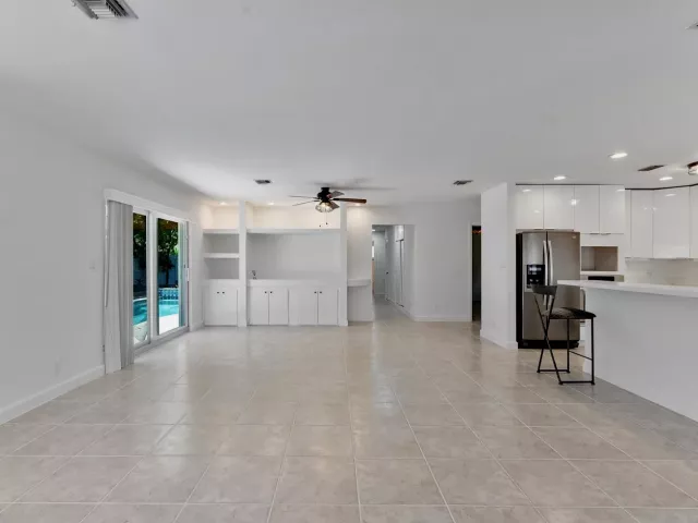 4-bedroom home for sale in Fort Lauderdale - 5200 NE 18TH Terrace - MondialRealty