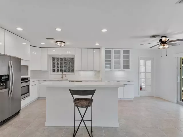 4-bedroom home for sale in Fort Lauderdale - 5200 NE 18TH Terrace - MondialRealty