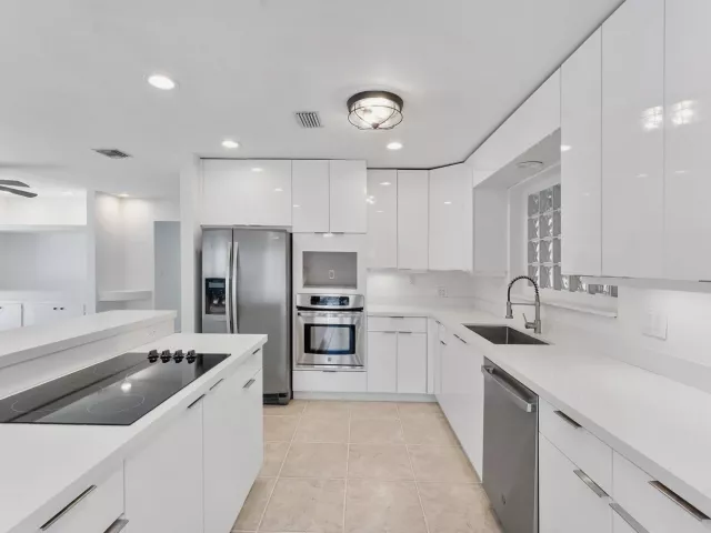 4-bedroom home for sale in Fort Lauderdale - 5200 NE 18TH Terrace - MondialRealty