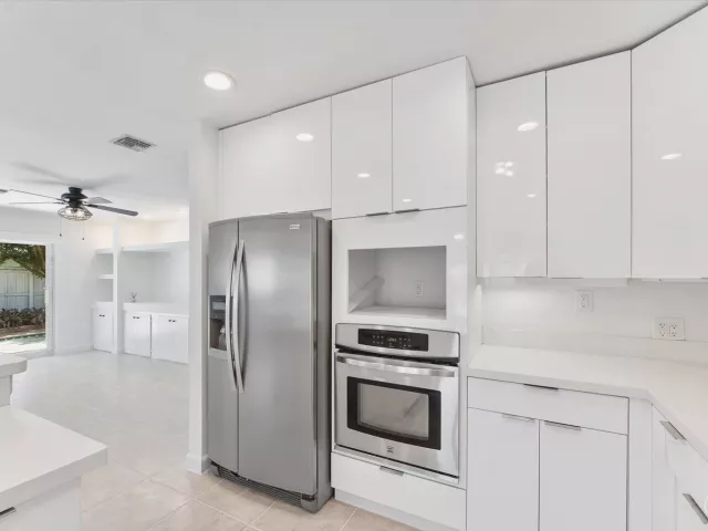 4-bedroom home for sale in Fort Lauderdale - 5200 NE 18TH Terrace - MondialRealty