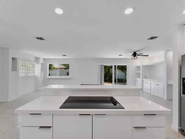 4-bedroom home for sale in Fort Lauderdale - 5200 NE 18TH Terrace - MondialRealty