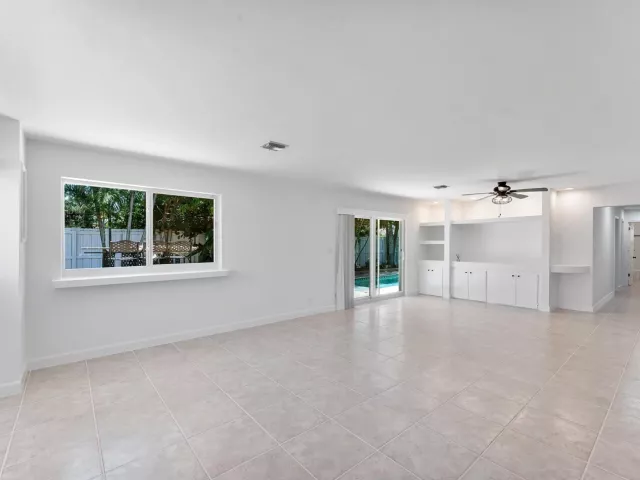 4-bedroom home for sale in Fort Lauderdale - 5200 NE 18TH Terrace - MondialRealty