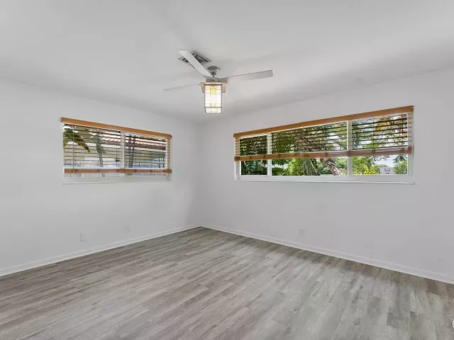 4-bedroom home for sale in Fort Lauderdale - 5200 NE 18TH Terrace - MondialRealty