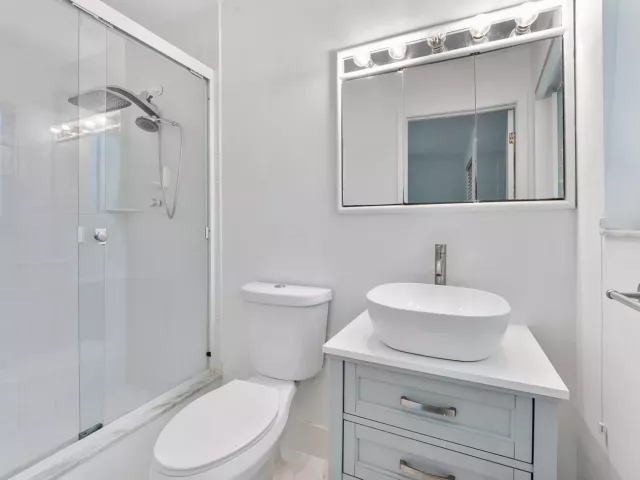 4-bedroom home for sale in Fort Lauderdale - 5200 NE 18TH Terrace - MondialRealty