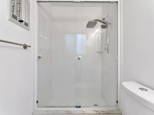 4-bedroom home for sale in Fort Lauderdale - 5200 NE 18TH Terrace - MondialRealty
