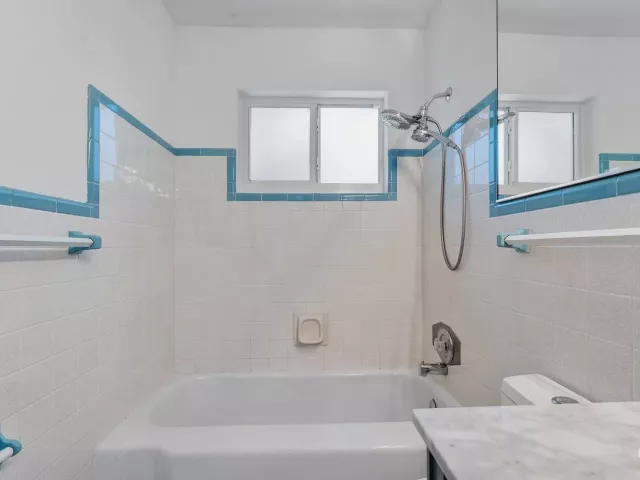 4-bedroom home for sale in Fort Lauderdale - 5200 NE 18TH Terrace - MondialRealty