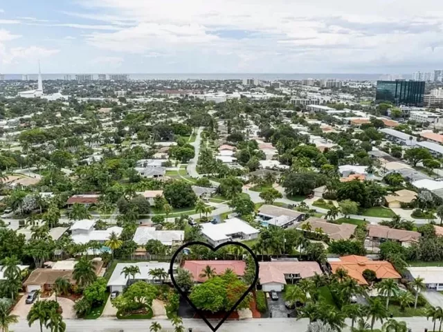 4-bedroom home for sale in Fort Lauderdale - 5200 NE 18TH Terrace - MondialRealty
