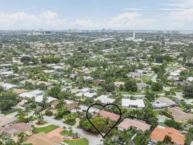 4-bedroom home for sale in Fort Lauderdale - 5200 NE 18TH Terrace - MondialRealty