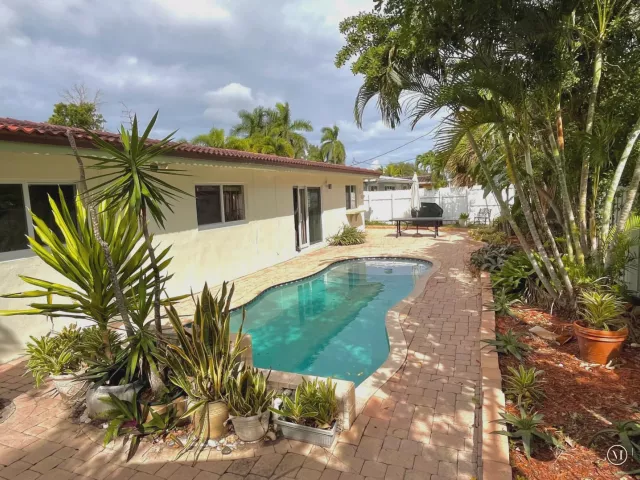 4-bedroom home for sale in Fort Lauderdale - 5200 NE 18TH Terrace - MondialRealty