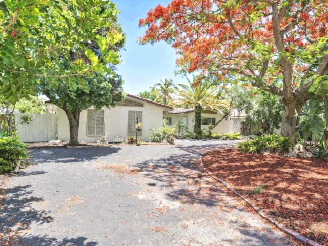 4-bedroom home for sale in Fort Lauderdale - 5200 NE 18TH Terrace - MondialRealty