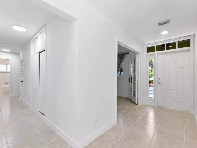 4-bedroom home for sale in Fort Lauderdale - 5200 NE 18TH Terrace - MondialRealty