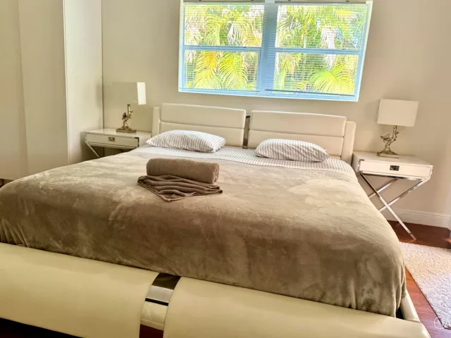 4-bedroom home for rent in Hollywood - 2418 VAN BUREN Street - MondialRealty