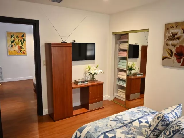 4-bedroom home for rent in Hollywood - 2418 VAN BUREN Street - MondialRealty