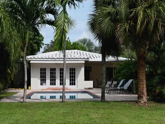 4-bedroom home for rent in Hollywood - 2418 VAN BUREN Street - MondialRealty