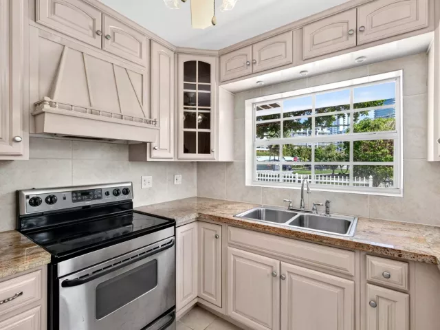 2-bedroom home for rent in Pompano Beach - 1345 E Terra Mar Drive - MondialRealty